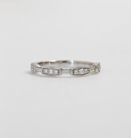 American Jewelry 14k White Gold 0.32ctw Vintage Round & Baguette Station Diamond Band (Size 7)