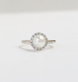 American Jewelry 14k White Gold 0.24ctw Diamond Halo 7mm Freshwater Pearl Ring (Size 7)