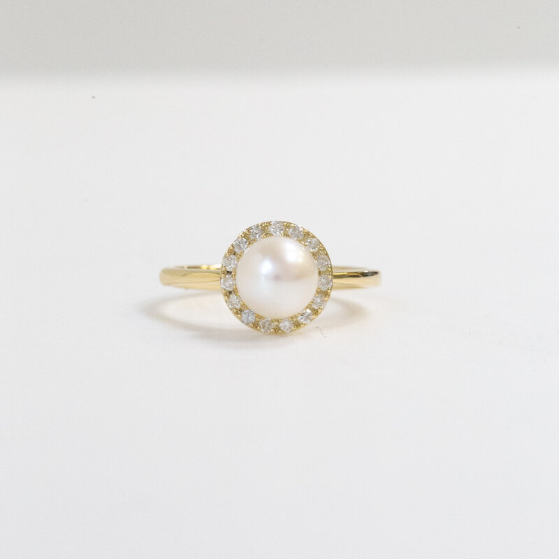 American Jewelry 14k Yellow Gold 0.24ctw Diamond Halo 7mm Freshwater Pearl Ring (Size 7)