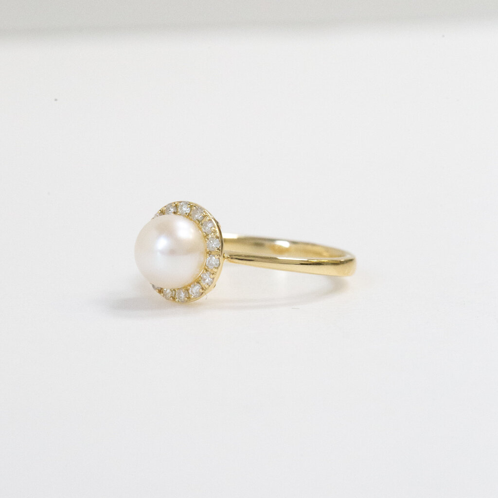 American Jewelry 14k Yellow Gold 0.24ctw Diamond Halo 7mm Freshwater Pearl Ring (Size 7)