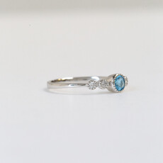 American Jewelry 14k White Gold 0.10ctw Diamond 0.30ct Blue Topaz Bezel Set Ring (Size 7)