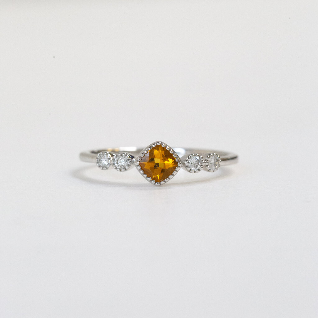 American Jewelry 14k White Gold 0.12ctw Diamond 0.30ct Citrine Bezel Set Ring (Size 7)