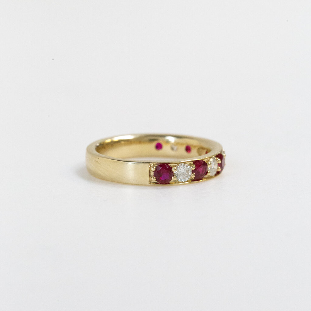 American Jewelry 14k Yellow Gold 0.50ctw Round Diamond 0.80ctw Ruby Alternating Band (Size 7)