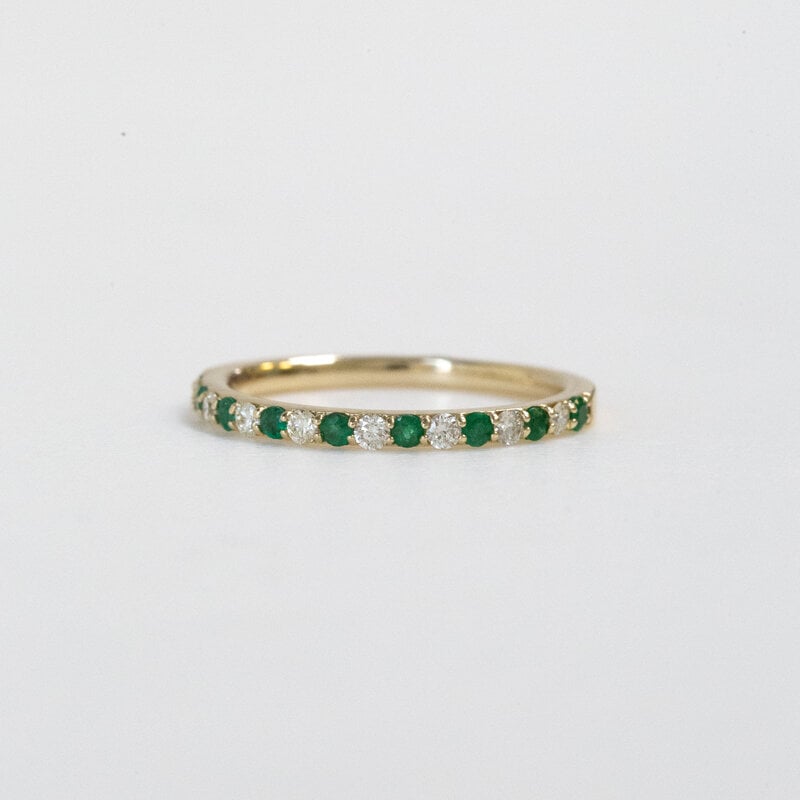 American Jewelry 14k Yellow Gold 0.20ctw Round Diamond 0.20ctw Emerald Alternating Band (Size 7)