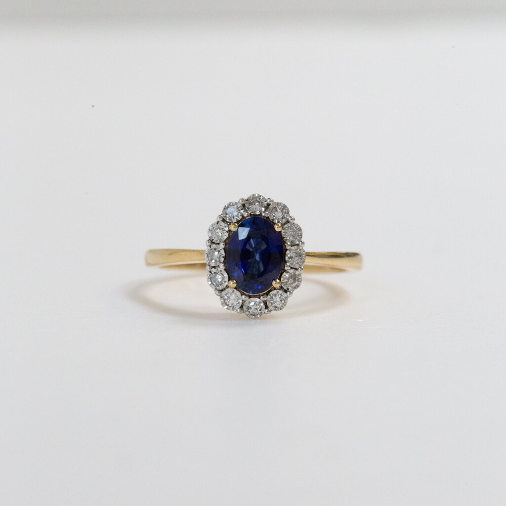 American Jewelry 14k Yellow Gold 0.14ctw Diamond Halo 0.90ct Oval Blue Sapphire Ring (Size 7)