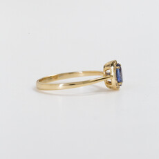 American Jewelry 14k Yellow Gold 0.10ctw Diamond Halo 0.60ct Oval Blue Sapphire Ring (Size 7)