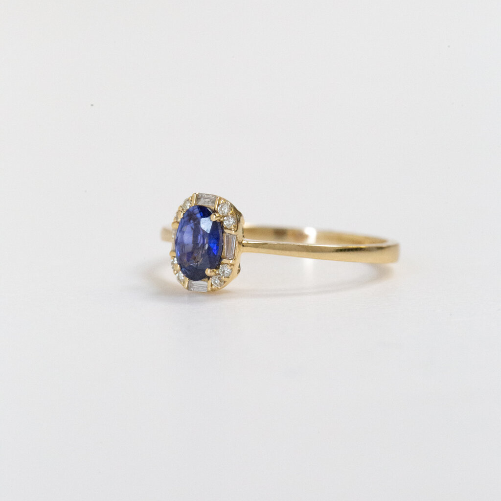 American Jewelry 14k Yellow Gold 0.10ctw Diamond Halo 0.60ct Oval Blue Sapphire Ring (Size 7)