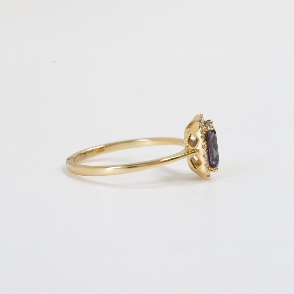 American Jewelry 14k Yellow Gold 0.16ctw Diamond Halo 1.30ct Created Cushion Alexandrite Ring (Size 7)