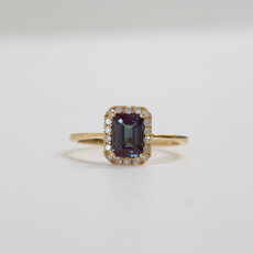 American Jewelry 14k Yellow Gold 0.16ctw Diamond Halo 1.30ct Created Cushion Alexandrite Ring (Size 7)