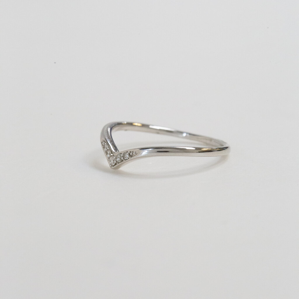 14k White Gold 0.06ctw Diamond V Curved Contour Band (Size 7)