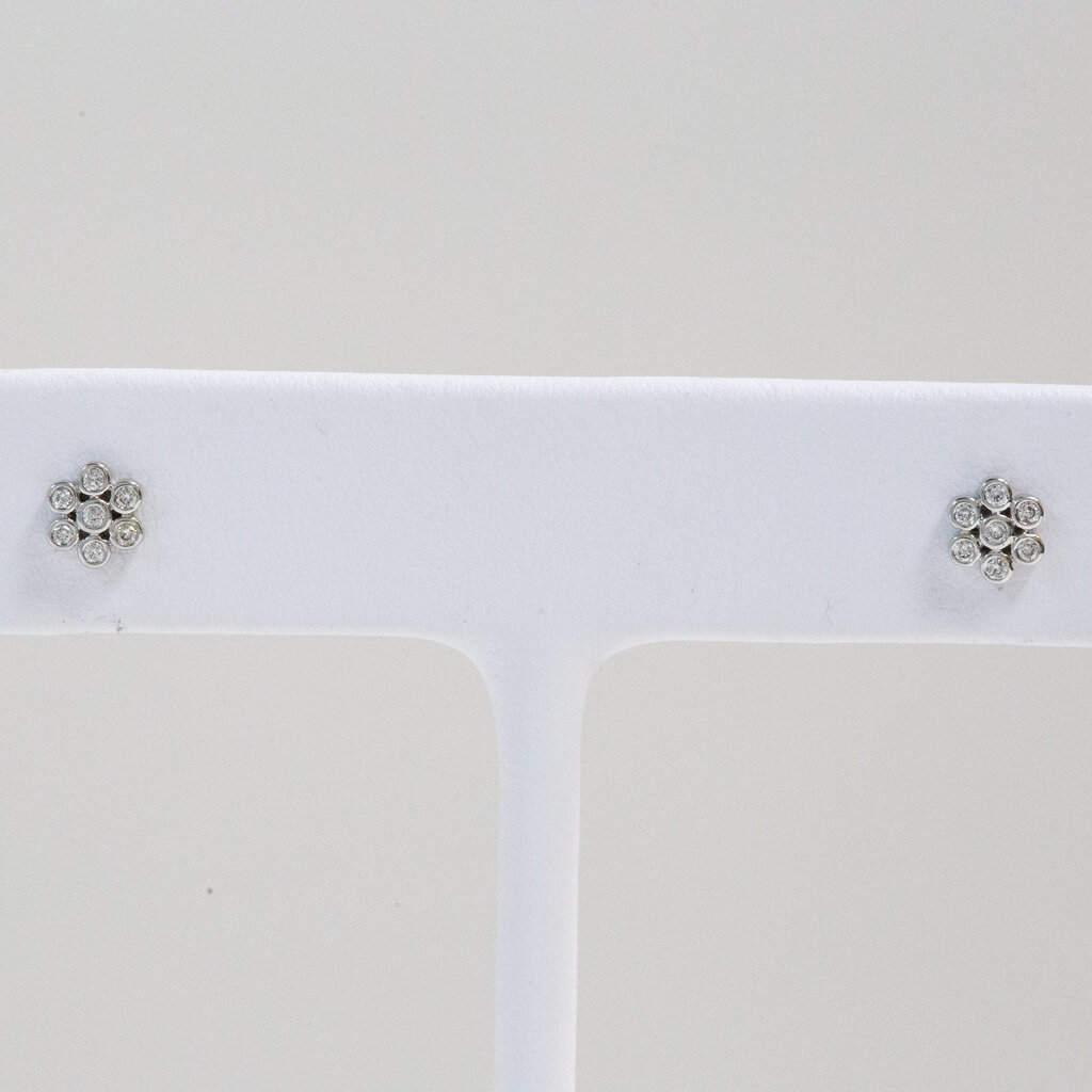 American Jewelry 14k White Gold 0.12ctw Diamond Bezel Daisy Flower Stud Earrings