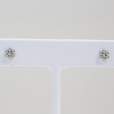 American Jewelry 14k White Gold 0.12ctw Diamond Bezel Daisy Flower Stud Earrings