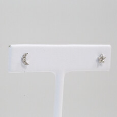 American Jewelry 14k White Gold 0.12ctw Diamond Moon and Star Stud Earrings