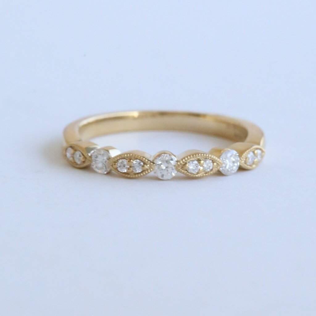 American Jewelry 14k Yellow Gold .31ctw Diamond Scalloped Wedding Band