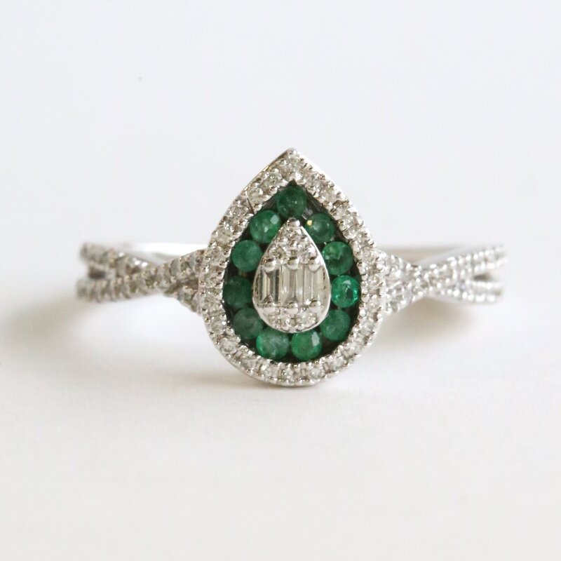American Jewelry 10k White Gold .32ct Diamond .17ct Emerald Pear CLuster Halo Infinity Band Ring (Size 7)