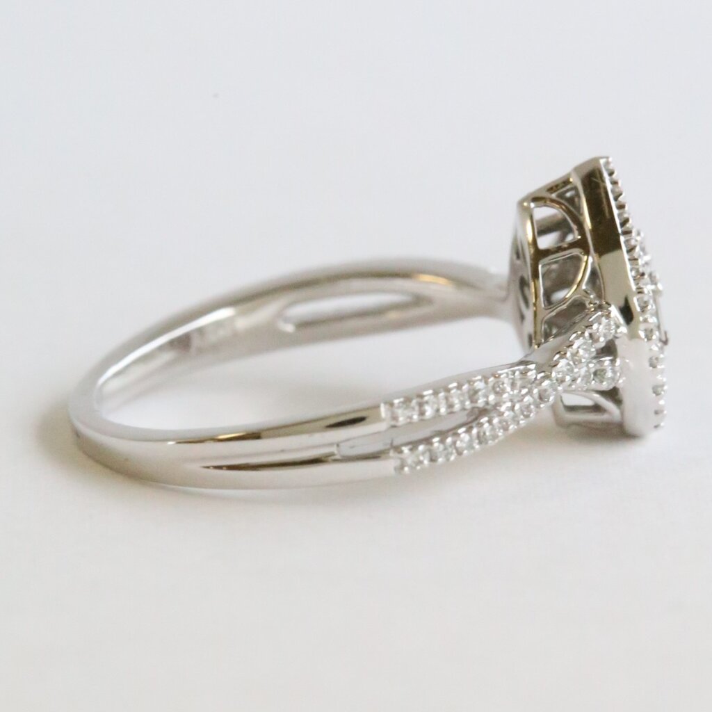 American Jewelry 10k White Gold .32ct Diamond .17ct Emerald Pear CLuster Halo Infinity Band Ring (Size 7)
