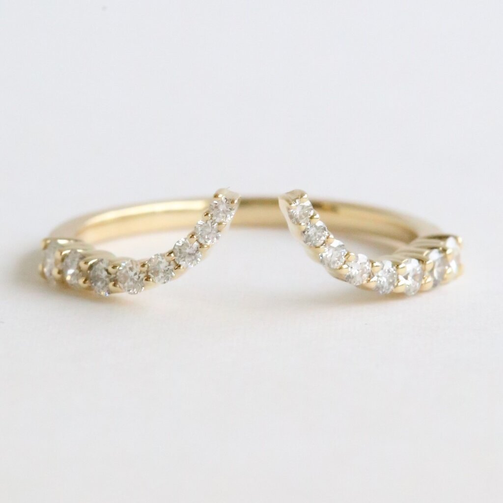 American Jewelry 14k Yellow GOld .33ctw Open V Contour Wedding Band (Size 7)