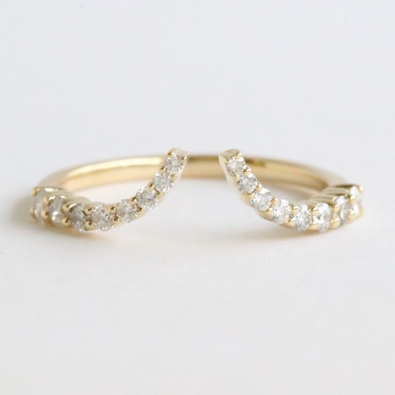 American Jewelry 14k Yellow GOld .33ctw Open V Contour Wedding Band (Size 7)