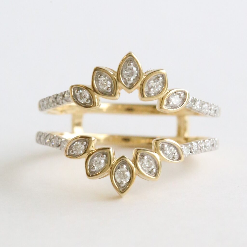 American Jewelry 14k White Gold .32ctw Round Diamond Marquise Bezel Contour Curved Ring Guard (Size 7)
