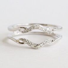American Jewelry 14k White Gold .15ctw Diamond Infinity Ring Guard (Size 7)