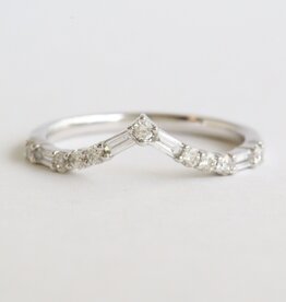 American Jewelry 14k White Gold .30ctw Diamond Round & Baguette V Contour Wedding Band (Size 7)