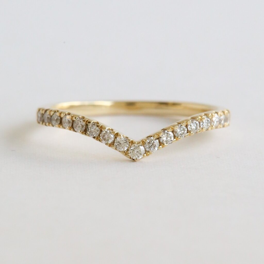 American Jewelry 14k Yellow Gold .24ctw Diamond V Contour Wedding Band (Size 7)