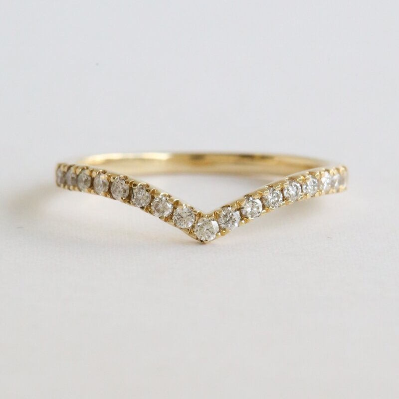 American Jewelry 14k Yellow Gold .24ctw Diamond V Contour Wedding Band (Size 7)