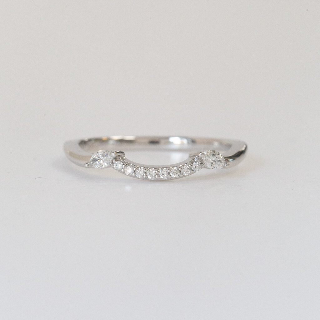 American Jewelry 14k White Gold 1/6ctw Marquise and Round Diamond Contour Wedding Band (Size 7)