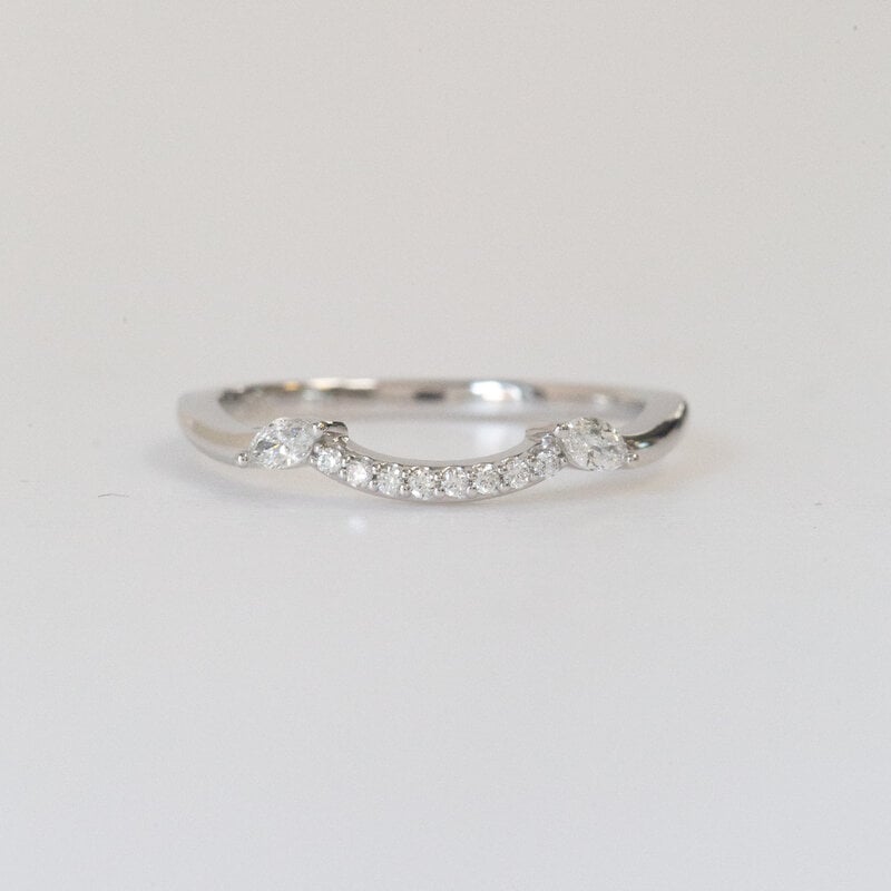 American Jewelry 14k White Gold 1/6ctw Marquise and Round Diamond Contour Wedding Band (Size 7)