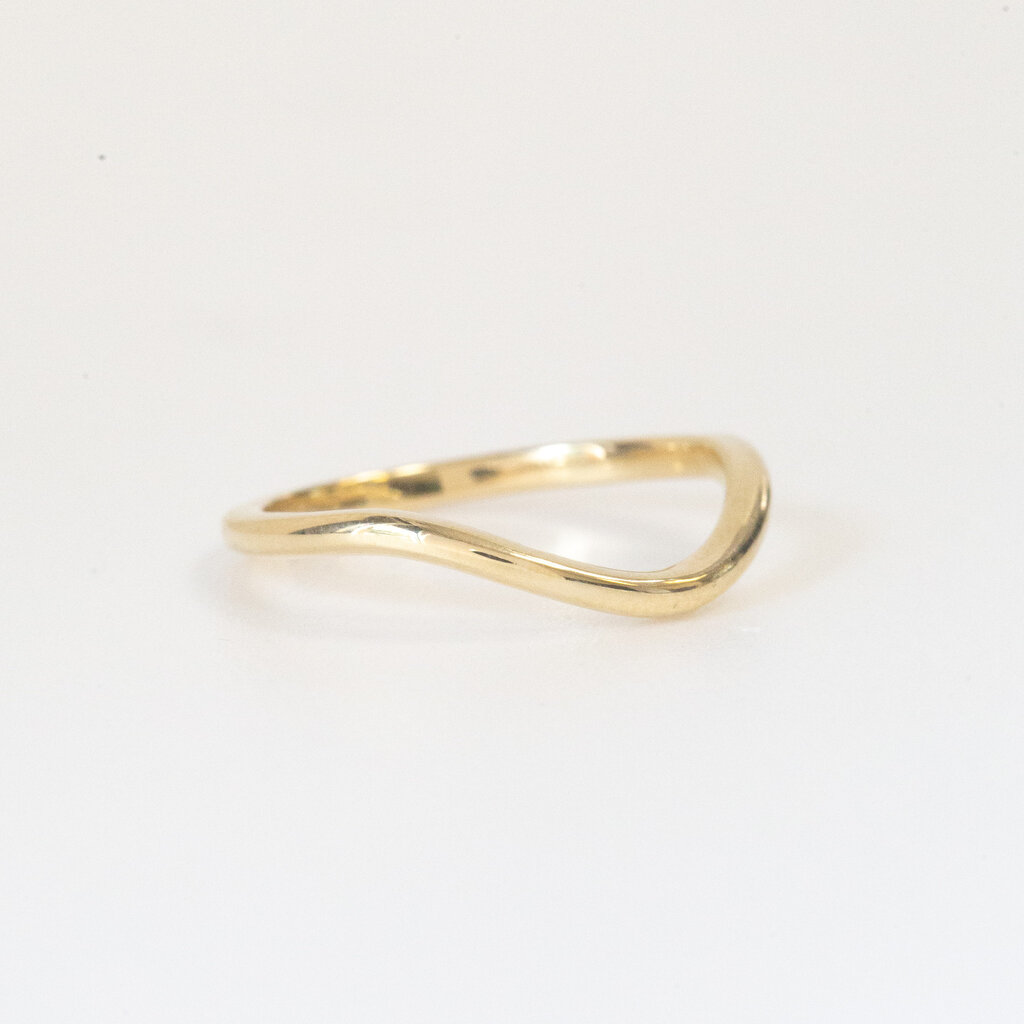 American Jewelry 14k Yellow Gold Polished Contour Band (Size 7)