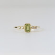 American Jewelry 14k Yellow Gold 0.12ctw Diamond 0.63ct Emerald Peridot Bezel Set Ring (Size 7)