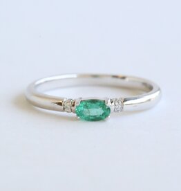 American Jewelry 14k White Gold .30ct Oval Emerald Diamond Accent Ring