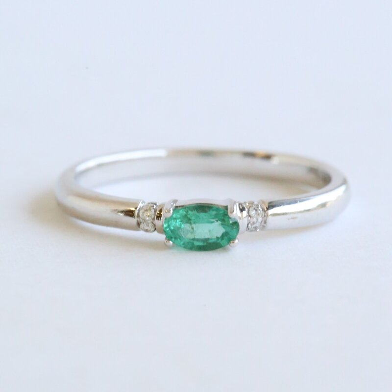 American Jewelry 14k White Gold .30ct Oval Emerald Diamond Accent Ring