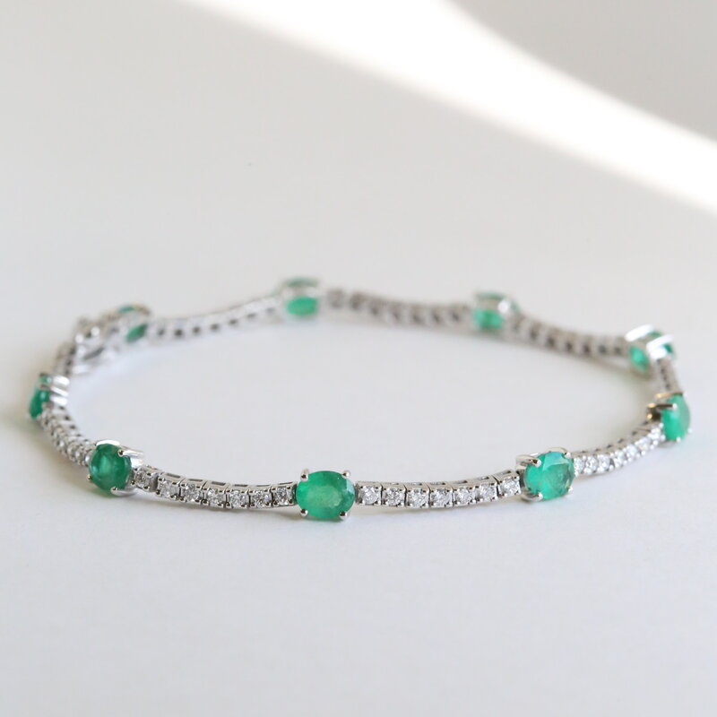 American Jewelry 14k White Gold 3.83ctw Emerald .90ctw Diamond Tennis Bracelet