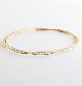 American Jewelry 14k Yellow Gold .38ctw Diamond Scalloped Bangle Bracelet