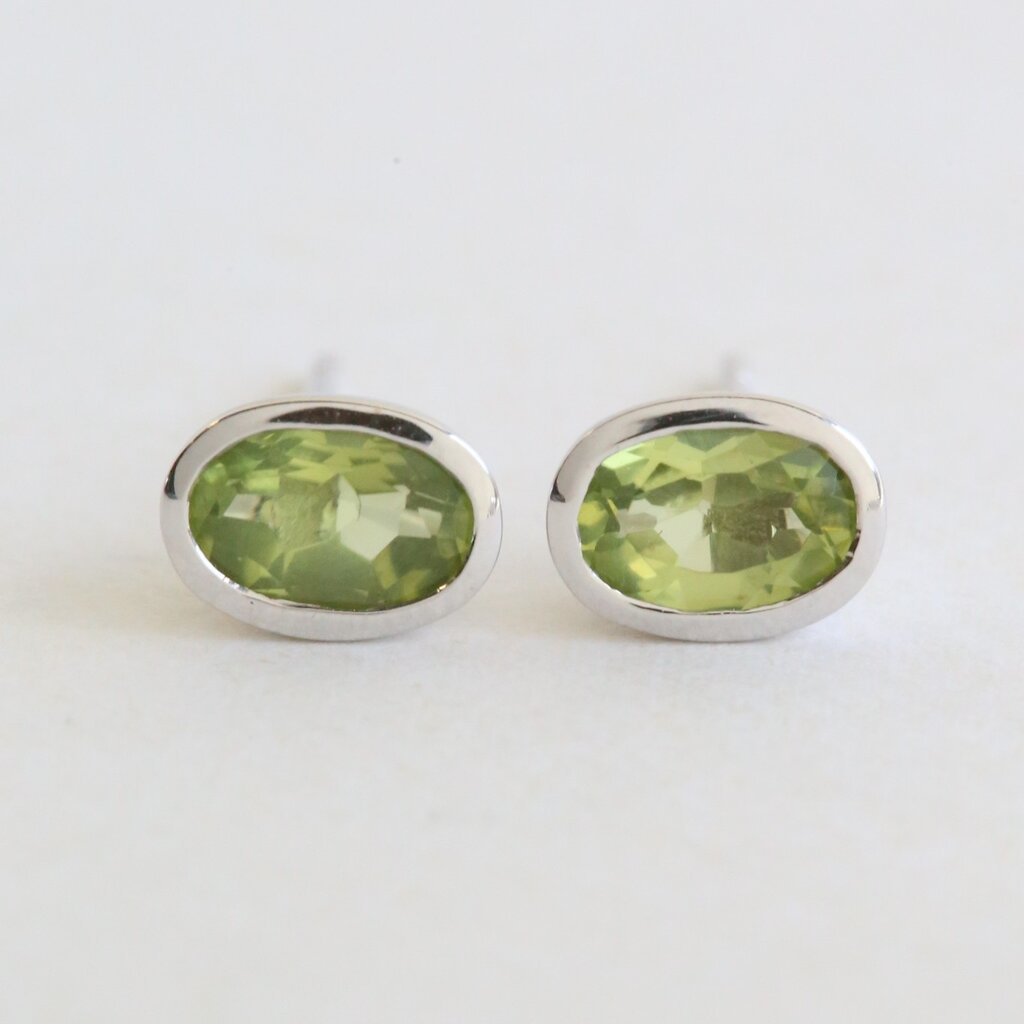 American Jewelry 10k White Gold Peridot Bezel Stud Earrings