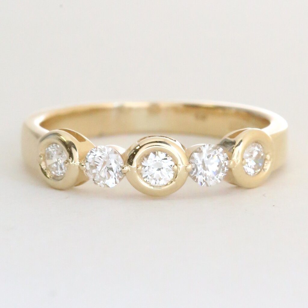 American Jewelry 14k Yellow Gold .47ctw Diamond Alternating Bezel Wedding Band