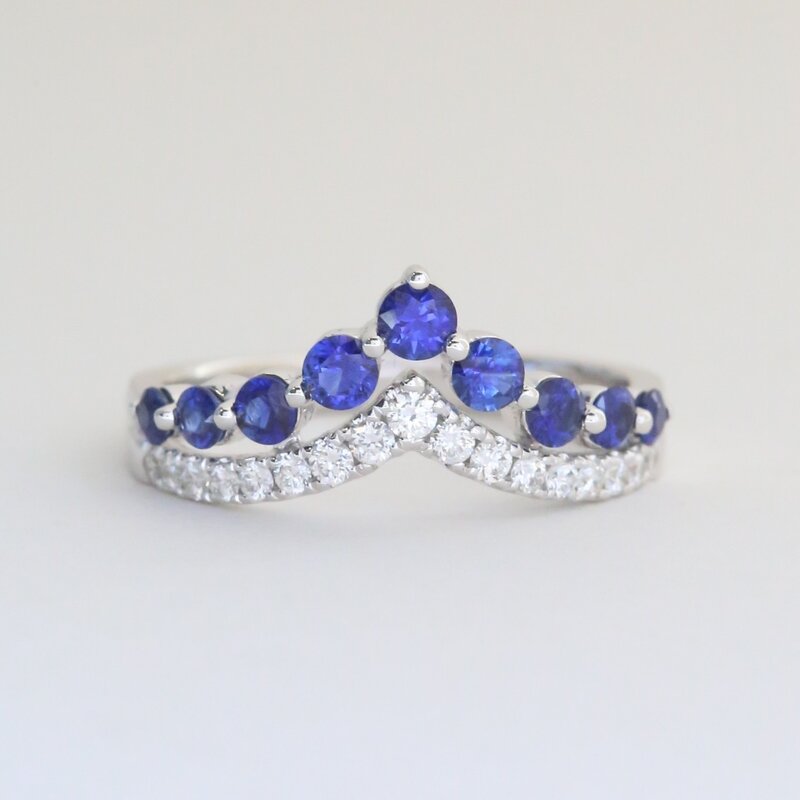 American Jewelry 14k White Gold .75ctw Sapphire .25ctw Diamond V Contour Band Ring