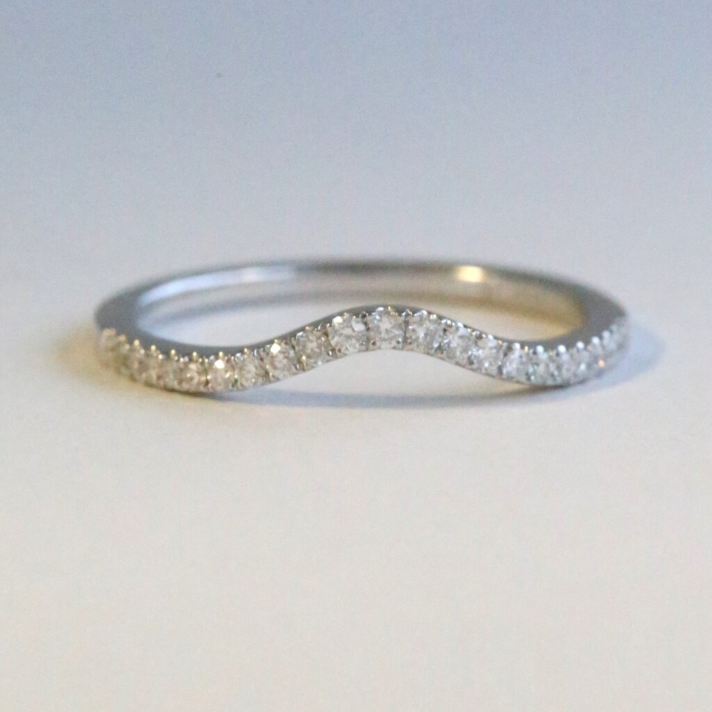 American Jewelry 14k White Gold .15ctw Diamond Contour Wedding Band