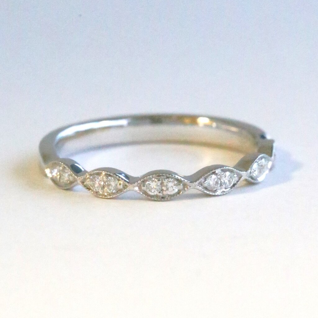 American Jewelry 14k White Gold .13ctw Diamond Milgrain Wedding Band
