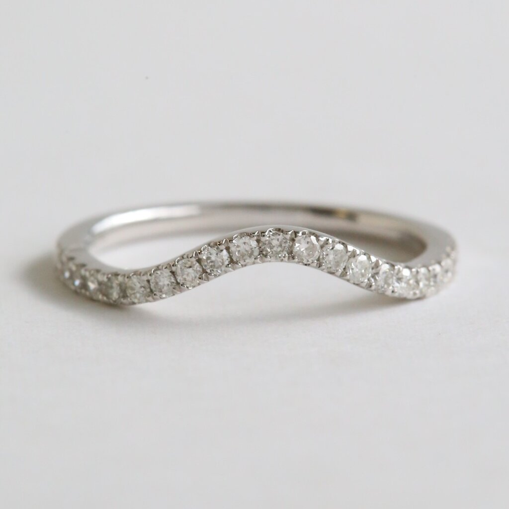 American Jewelry 18k White Gold .27ctw DIamond Curved Contour Wedding Band