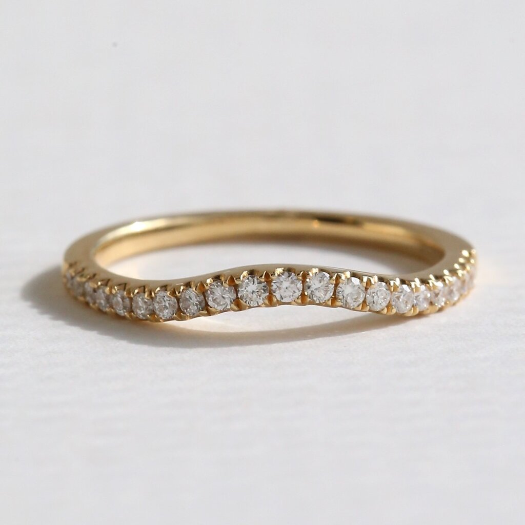 American Jewelry 18k Yellow Gold .19ctw Diamond Curved Contour Band