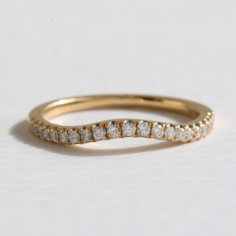 American Jewelry 18k Yellow Gold .19ctw Diamond Curved Contour Band
