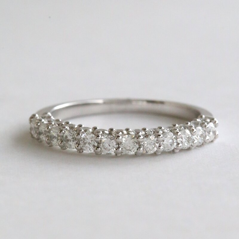American Jewelry 18k White Gold 1.07ctw Diamond Double Edged Straight Wedding Band