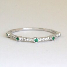American Jewelry 14k White Gold .08ctw Diamond .05ctw Emerald Accent Bezel Milgrain Stackable Band