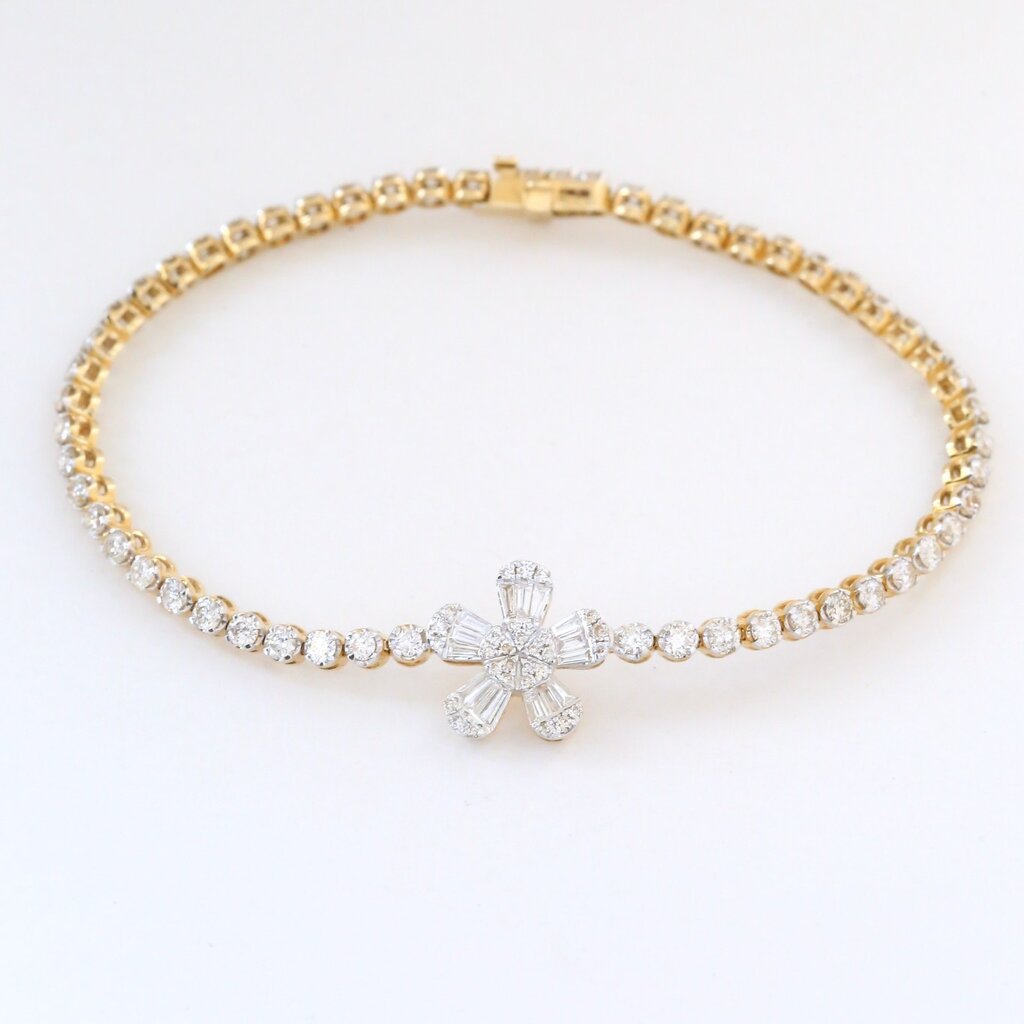 American Jewelry 14k Yellow Gold 3.02ctw Diamond Round & Baguette Flower Bracelet