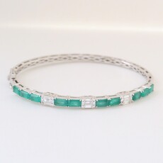 American Jewelry 18k White Gold 3.76ctw Emerald .45ctw DIamond Baguette Bangle Bracelet