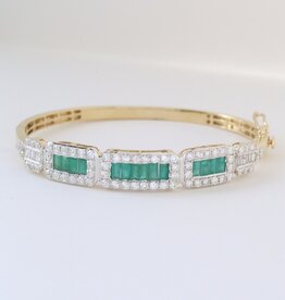 American Jewelry 14k Yellow Gold 2.66ctw Emerald 2.55ctw Diamond Hinged Bangle Bracelet