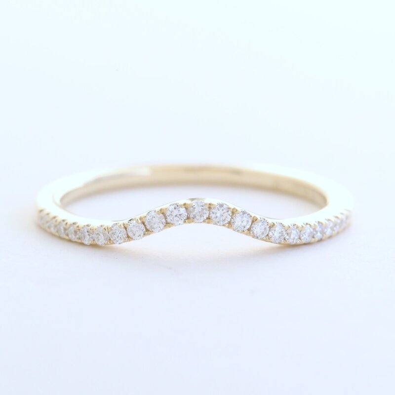 American Jewelry 14k Yellow Gold .17ctw Diamod Contour Band