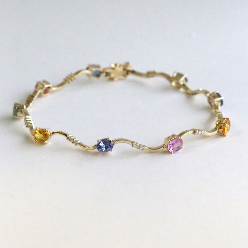 American Jewelry ESTATE 14k Yellow Gold 4.32ctw Multi Color Sapphire .20ctw Diamond Wavy Station Bracelet